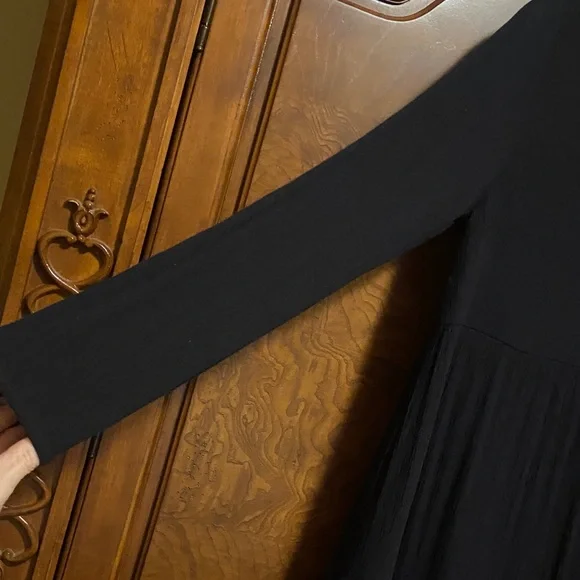 Ann Taylor Loft Black Tiered Midi Dress
Size SP - Picture 6 of 8